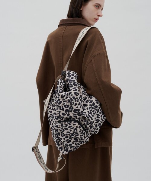 CIAOPANIC TYPY(チャオパニックティピー)の「:ZOZO限定【MumME】肩掛け/リュック使用可能!多収納2WAYBAG(バックパック/リュック・レディース・ホワイト/ブラック/キャメル・ONE SIZE)」の2枚目の写真