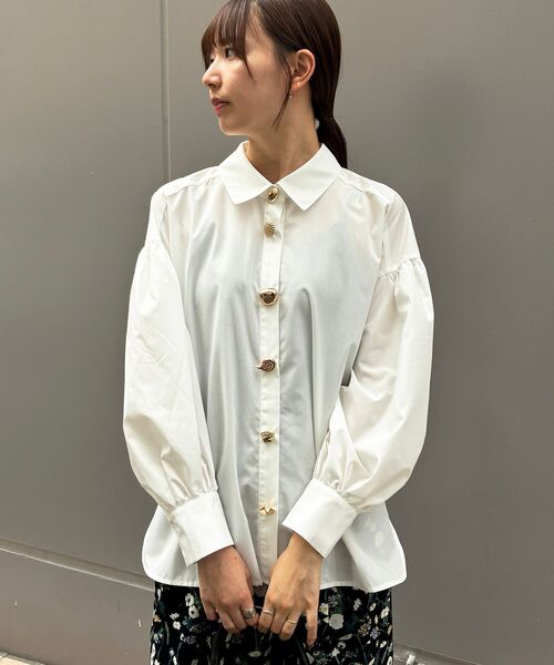 le.coeur blanc(ルクールブラン)の「TORRAZZO DONNA別注 ビジューギャザーシャツ(シャツ/ブラウス・レディース・ネイビー/ホワイト・38)」の4枚目の写真