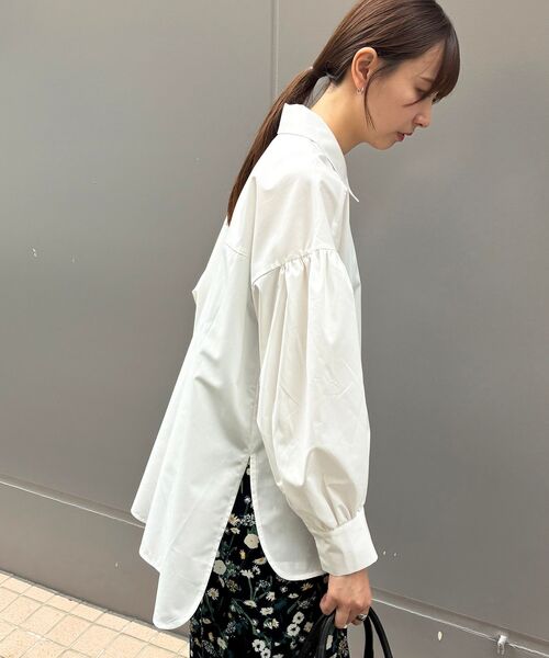 le.coeur blanc(ルクールブラン)の「TORRAZZO DONNA別注 ビジューギャザーシャツ(シャツ/ブラウス・レディース・ネイビー/ホワイト・38)」の9枚目の写真