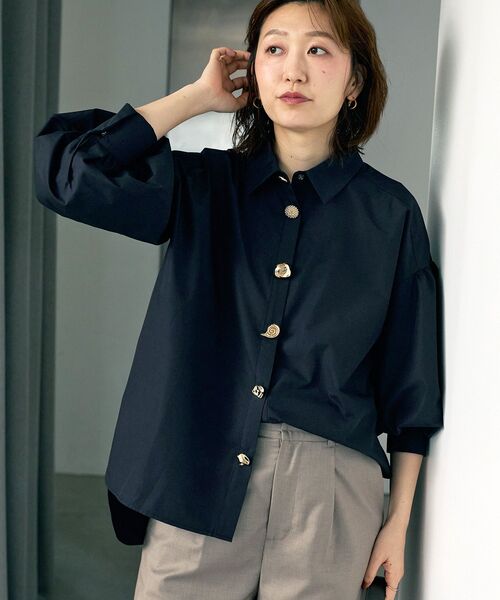 le.coeur blanc(ルクールブラン)の「TORRAZZO DONNA別注 ビジューギャザーシャツ(シャツ/ブラウス・レディース・ネイビー/ホワイト・38)」の18枚目の写真