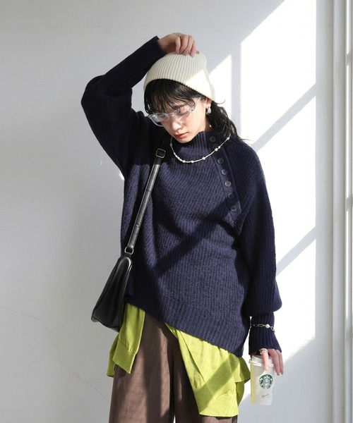 antiqua(アンティカ)の「斜めボタン ハイネック ドルマン ニット(ニット/セーター・レディース・ブラック/グレー系その他/ブラウン系その他/ネイビー系・ONESIZE)」の14枚目の写真