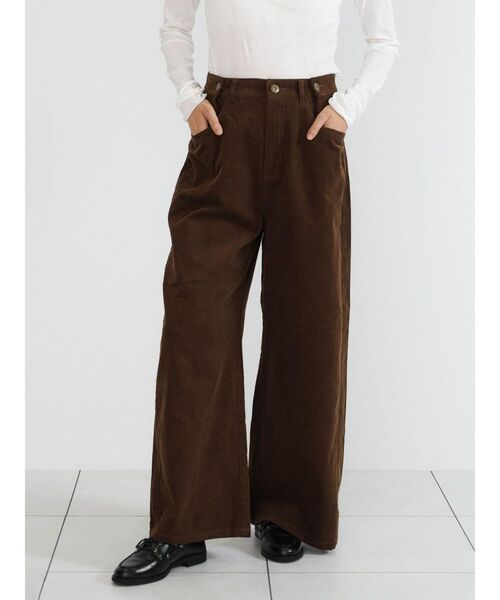 FIKA.(フィーカ)の「Tuck corduroy wide pants(その他パンツ・レディース・ダークブラウン/ベージュ/ネイビー・MEDIUM)」の2枚目の写真