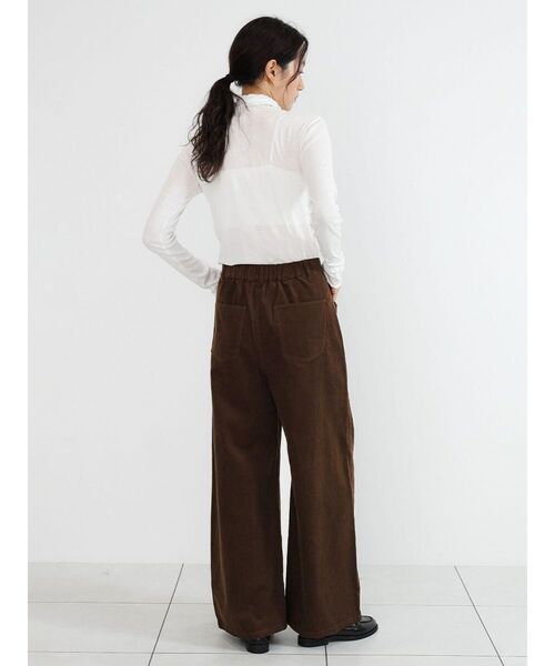 FIKA.(フィーカ)の「Tuck corduroy wide pants(その他パンツ・レディース・ダークブラウン/ベージュ/ネイビー・MEDIUM)」の10枚目の写真