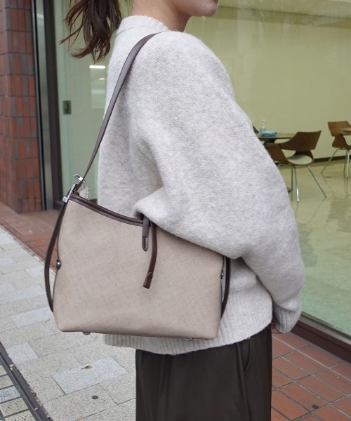 CORNERS(コーナーズ)の「フェイクレザーショルダーバッグ(ショルダーバッグ・レディース・ブラック/ベージュ/ブラウン/キャメル/ライトベージュ/グレイッシュベージュ・FREE)」の8枚目の写真