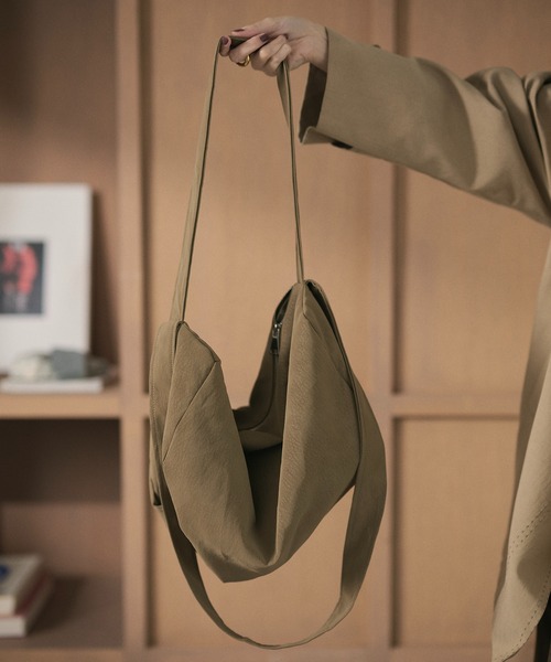 LAULEN(ローレン)の「soft drape shoulder bag /ソフトドレープショルダーバッグ(ショルダーバッグ・レディース・ブラウン/ベージュ/カーキ・FREE)」の12枚目の写真