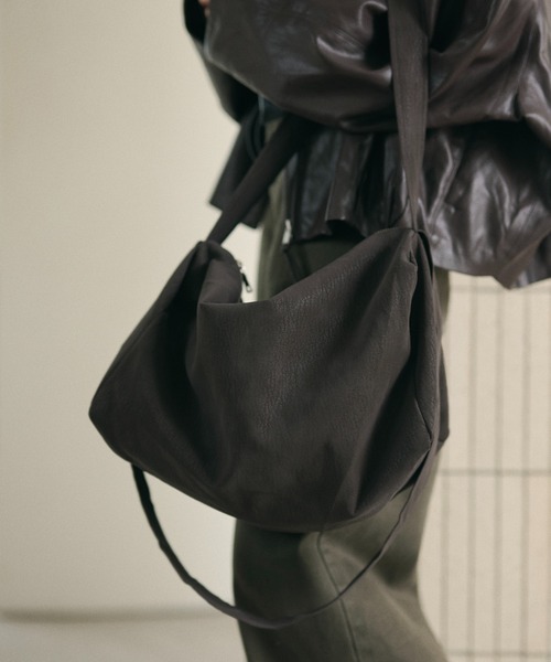 LAULEN(ローレン)の「soft drape shoulder bag /ソフトドレープショルダーバッグ(ショルダーバッグ・レディース・ブラウン/ベージュ/カーキ・FREE)」の20枚目の写真