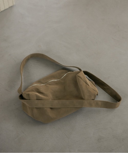 LAULEN(ローレン)の「soft drape shoulder bag /ソフトドレープショルダーバッグ(ショルダーバッグ・レディース・ブラウン/ベージュ/カーキ・FREE)」の16枚目の写真
