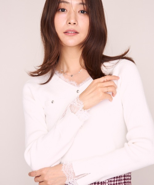 MISCH MASCH（ミッシュマッシュ）の「2026秋冬新作 レースレイヤードVネックリブニット（ニット/セーター・レディース・パープル/ホワイト/ブラック・ﾌﾘ-）」の4枚目の写真