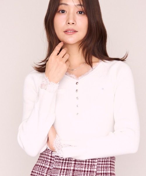 MISCH MASCH（ミッシュマッシュ）の「2026秋冬新作 レースレイヤードVネックリブニット（ニット/セーター・レディース・パープル/ホワイト/ブラック・ﾌﾘ-）」の6枚目の写真