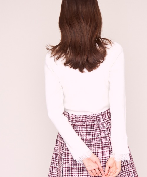 MISCH MASCH（ミッシュマッシュ）の「2026秋冬新作 レースレイヤードVネックリブニット（ニット/セーター・レディース・パープル/ホワイト/ブラック・ﾌﾘ-）」の10枚目の写真