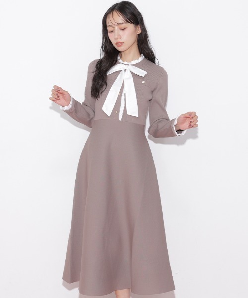 JILL by JILL STUART(ジルバイジルスチュアート)の「フリルディテールニットワンピース(ワンピース・レディース・ネイビー/モカ/グレー・FREE)」の2枚目の写真