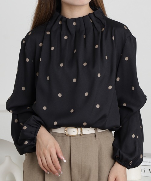 EGLANTINE（エグランティーヌ）の「EGLANTINE タックネックドット柄ブラウス 長袖（シャツ/ブラウス・レディース・ブラック/ベージュ/チャコールグレー・38）」の4枚目の写真