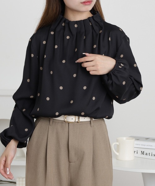 EGLANTINE（エグランティーヌ）の「EGLANTINE タックネックドット柄ブラウス 長袖（シャツ/ブラウス・レディース・ブラック/ベージュ/チャコールグレー・38）」の6枚目の写真