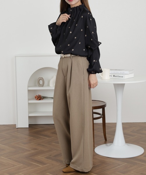 EGLANTINE（エグランティーヌ）の「EGLANTINE タックネックドット柄ブラウス 長袖（シャツ/ブラウス・レディース・ブラック/ベージュ/チャコールグレー・38）」の11枚目の写真