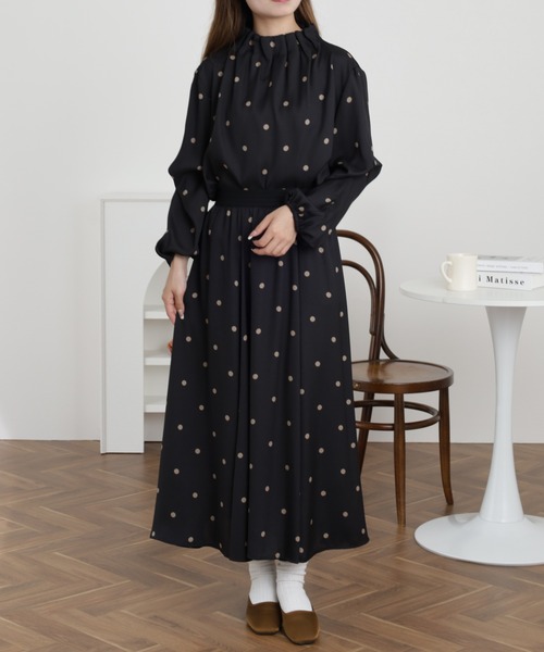 EGLANTINE（エグランティーヌ）の「EGLANTINE タックネックドット柄ブラウス 長袖（シャツ/ブラウス・レディース・ブラック/ベージュ/チャコールグレー・38）」の12枚目の写真