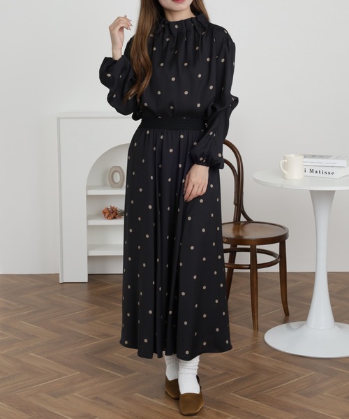 EGLANTINE（エグランティーヌ）の「EGLANTINE タックネックドット柄ブラウス 長袖（シャツ/ブラウス・レディース・ブラック/ベージュ/チャコールグレー・38）」の14枚目の写真
