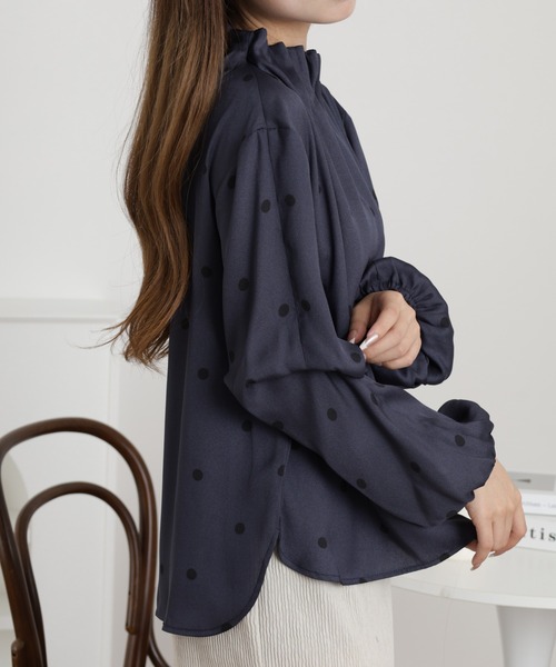 EGLANTINE（エグランティーヌ）の「EGLANTINE タックネックドット柄ブラウス 長袖（シャツ/ブラウス・レディース・ブラック/ベージュ/チャコールグレー・38）」の18枚目の写真