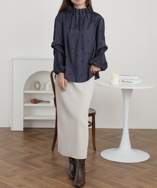 EGLANTINE（エグランティーヌ）の「EGLANTINE タックネックドット柄ブラウス 長袖（シャツ/ブラウス・レディース・ブラック/ベージュ/チャコールグレー・38）」の21枚目の写真