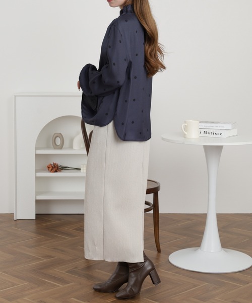 EGLANTINE（エグランティーヌ）の「EGLANTINE タックネックドット柄ブラウス 長袖（シャツ/ブラウス・レディース・ブラック/ベージュ/チャコールグレー・38）」の22枚目の写真