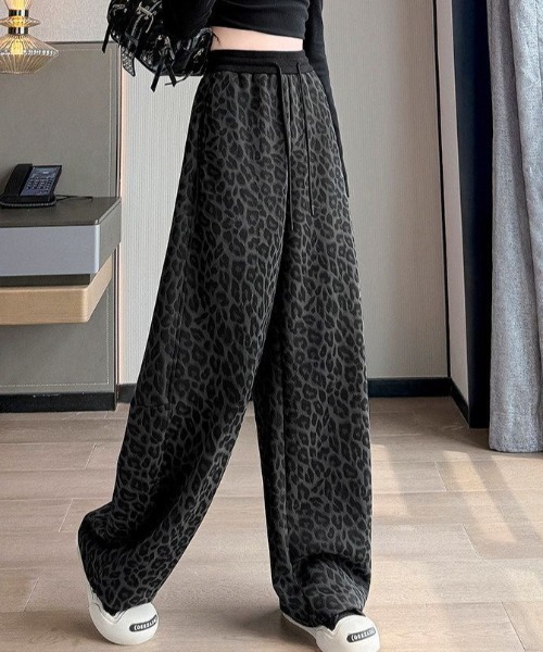 AVYL(アヴィル)の「レオパード柄ウエストリブイージースウェットワイドパンツ(スウェットパンツ・レディース・ブラック・M)」の4枚目の写真