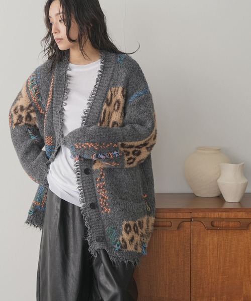 mili an deni(ミリアンデニ)の「レオパードジャガードオーバーサイズカーディガン(カーディガン/ボレロ・レディース・ブラウン/チャコールグレー・M)」の7枚目の写真