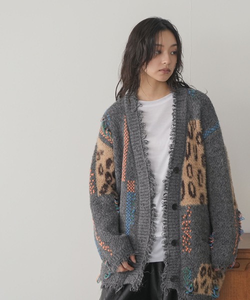 mili an deni(ミリアンデニ)の「レオパードジャガードオーバーサイズカーディガン(カーディガン/ボレロ・レディース・ブラウン/チャコールグレー・M)」の9枚目の写真