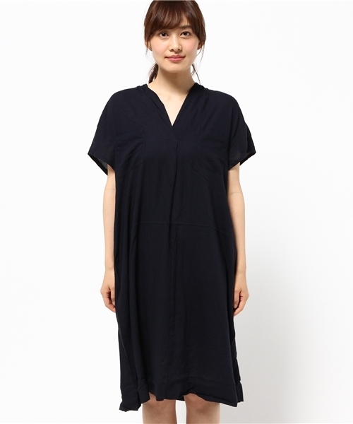 LBC（エルビーシー）の「レーヨンリネンVネックワンピース（ワンピース・レディース・グリーン/ネイビー/ライトブラウン・MEDIUM/LARGE）」の7枚目の写真