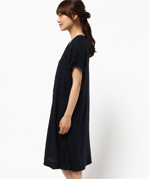 LBC（エルビーシー）の「レーヨンリネンVネックワンピース（ワンピース・レディース・グリーン/ネイビー/ライトブラウン・MEDIUM/LARGE）」の8枚目の写真