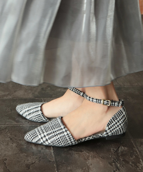 SESTO（セスト）の「アンクルストラップのポインテッドトゥフラットパンプス（パンプス・レディース・ボルドー/レオパード/パイソン/ダークブラウン/レッド/ブラック/ピンクベージュ/ライトグレー/ピンク/ネイビー/ブルー系その他/イエロー/グレイッシュベージュ/その他/ブラウン/チェック・L/3L/S/M/LL）」の15枚目の写真