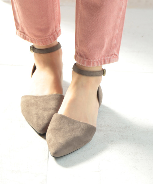 SESTO（セスト）の「アンクルストラップのポインテッドトゥフラットパンプス（パンプス・レディース・ボルドー/レオパード/パイソン/ダークブラウン/レッド/ブラック/ピンクベージュ/ライトグレー/ピンク/ネイビー/ブルー系その他/イエロー/グレイッシュベージュ/その他/ブラウン/チェック・L/3L/S/M/LL）」の6枚目の写真