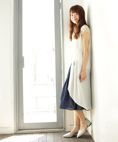 SESTO（セスト）の「アンクルストラップのポインテッドトゥフラットパンプス（パンプス・レディース・ボルドー/レオパード/パイソン/ダークブラウン/レッド/ブラック/ピンクベージュ/ライトグレー/ピンク/ネイビー/ブルー系その他/イエロー/グレイッシュベージュ/その他/ブラウン/チェック・L/3L/S/M/LL）」の3枚目の写真