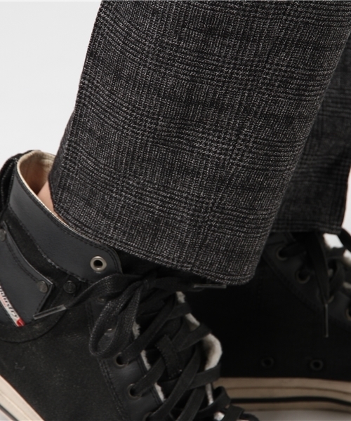 DIESEL(ディーゼル)の「00SVH30PAOC(その他パンツ・メンズ・グレー/ダークグレー・MEDIUM/X-LARGE/SMALL/LARGE/X-SMALL)」の4枚目の写真