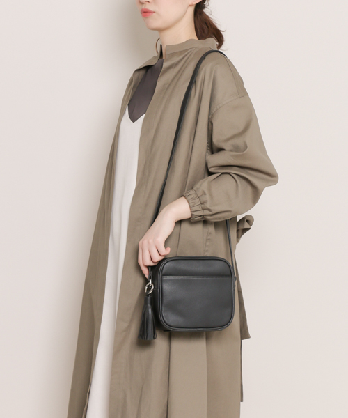 SENSE OF PLACE by URBAN RESEARCH（センスオブプレイスバイアーバンリサーチ）の「スクエアショルダー（ショルダーバッグ・レディース・ブルー/ベージュ/ブラック・FREE）」の4枚目の写真