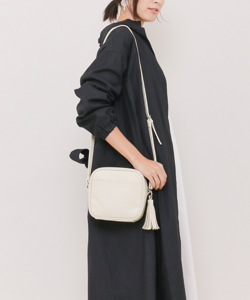SENSE OF PLACE by URBAN RESEARCH（センスオブプレイスバイアーバンリサーチ）の「スクエアショルダー（ショルダーバッグ・レディース・ブルー/ベージュ/ブラック・FREE）」の5枚目の写真