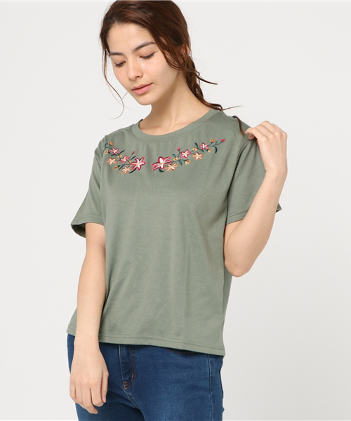 Honeys(ハニーズ)の「刺繍入りTシャツ(Tシャツ/カットソー・レディース・ブラック/カーキ/ホワイト×ブラック/ピンク/オフホワイト/オレンジ・S/M/L)」の4枚目の写真