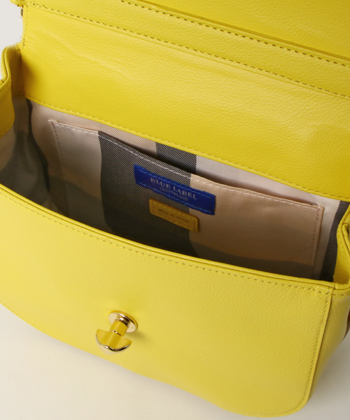 BLUE LABEL CRESTBRIDGE（ブルーレーベルクレストブリッジ）の「ミニレザーバッグ（ショルダーバッグ・レディース・ブルー/ブラック/イエロー・X）」の9枚目の写真