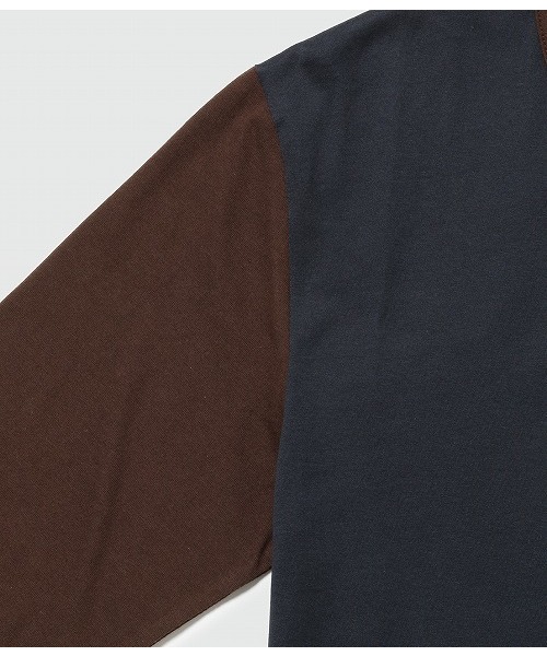 ADAM ET ROPE'(アダムエロペ)の「【ALOYE】別注 フハク切り替えロングスリーブT(Tシャツ/カットソー・メンズ・ベージュ/ネイビー・L/M)」の9枚目の写真