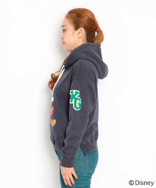 X-girl(エックスガール)の「Disney(ディズニー) / REMAKE DISNEY SWEAT PULLOVER(パーカー・レディース・アッシュグレー/オレンジ/ネイビー・1/2)」の4枚目の写真