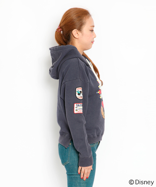 X-girl(エックスガール)の「Disney(ディズニー) / REMAKE DISNEY SWEAT PULLOVER(パーカー・レディース・アッシュグレー/オレンジ/ネイビー・1/2)」の5枚目の写真