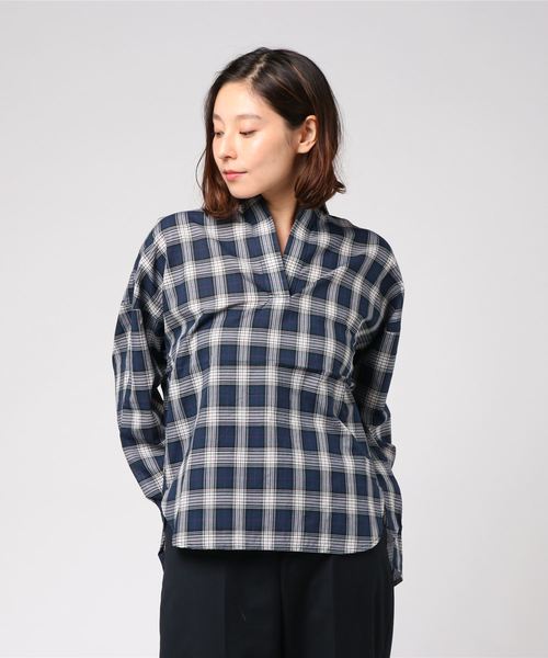 earth music&ecology（アースミュージックアンドエコロジー）の「イロイロコットンスキッパーシャツ ●（シャツ/ブラウス・レディース・ベージュ/ネイビー/オフホワイト/カーキ/グリーン/イエロー系その他/グレー系その他3/ベージュ系その他4/グリーン系その他5/ブルー系その他4/ブルー系その他5/レッド系その他7・FREE）」の10枚目の写真