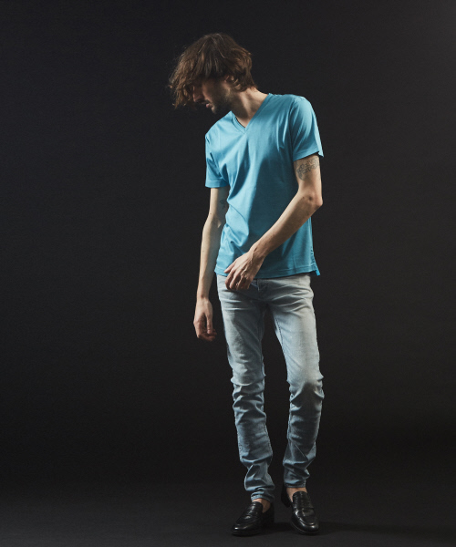 5351 POUR LES HOMMES(ゴーサンゴーイチプールオム)の「【Vネック】プライマリースムース半袖Tシャツ(Tシャツ/カットソー・メンズ・ホワイト/ライトブルー/ブラック/チャコールグレー・44/46/48/50)」の5枚目の写真
