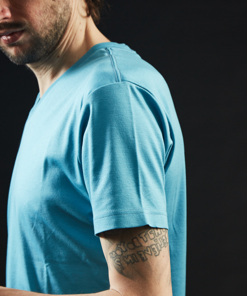 5351 POUR LES HOMMES(ゴーサンゴーイチプールオム)の「【Vネック】プライマリースムース半袖Tシャツ(Tシャツ/カットソー・メンズ・ホワイト/ライトブルー/ブラック/チャコールグレー・44/46/48/50)」の9枚目の写真