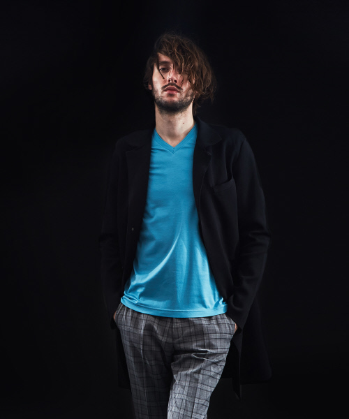 5351 POUR LES HOMMES(ゴーサンゴーイチプールオム)の「【Vネック】プライマリースムース半袖Tシャツ(Tシャツ/カットソー・メンズ・ホワイト/ライトブルー/ブラック/チャコールグレー・44/46/48/50)」の12枚目の写真