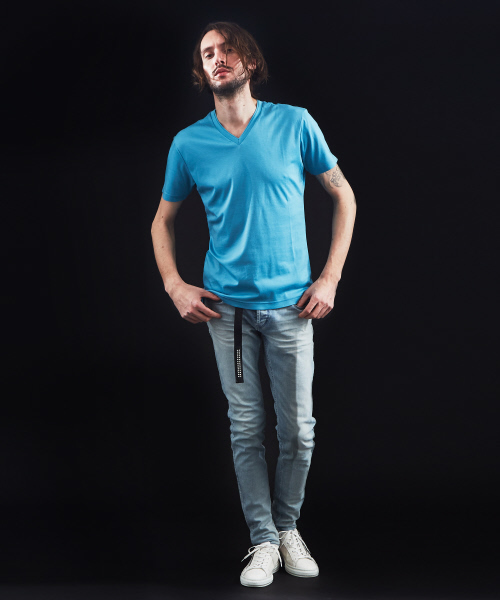 5351 POUR LES HOMMES(ゴーサンゴーイチプールオム)の「【Vネック】プライマリースムース半袖Tシャツ(Tシャツ/カットソー・メンズ・ホワイト/ライトブルー/ブラック/チャコールグレー・44/46/48/50)」の14枚目の写真