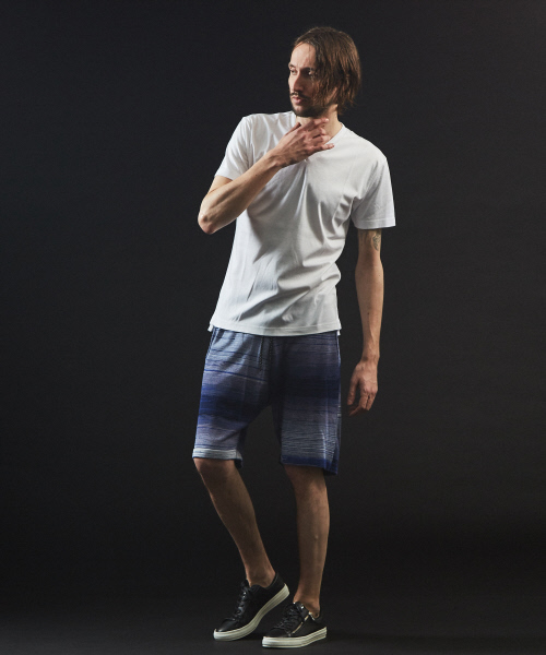 5351 POUR LES HOMMES(ゴーサンゴーイチプールオム)の「【Vネック】プライマリースムース半袖Tシャツ(Tシャツ/カットソー・メンズ・ホワイト/ライトブルー/ブラック/チャコールグレー・44/46/48/50)」の18枚目の写真