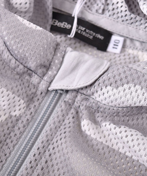 BeBe（ベベ）の「BeBe/メッシュ防虫加工パーカー（パーカー・キッズ・グレー/ピンク/ブルー・100/110/120/90/130/140/150）」の20枚目の写真