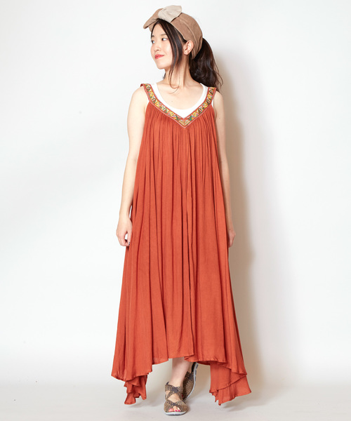 チャイハネ（チャイハネ）の「【チャイハネ】エスニック刺繍キャミワンピース（ワンピース・レディース・ブラック/ライトブルー/オレンジ/ホワイト・FREE）」の4枚目の写真