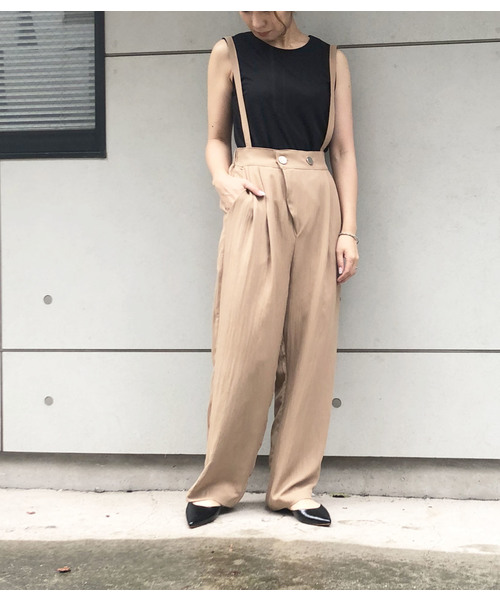 TEVALT(ヴァレット)の「サスペンダー付きタックワイドパンツ(その他パンツ・レディース・ブラック/ベージュ・38)」の2枚目の写真