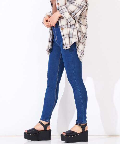 WEGO(ウィゴー)の「WEGO/デイリーハイウエストスキニーパンツ(デニムパンツ・レディース・ダークインディゴブルー/ブラック/インディゴブルー・LARGE/X-SMALL/SMALL/MEDIUM)」の3枚目の写真