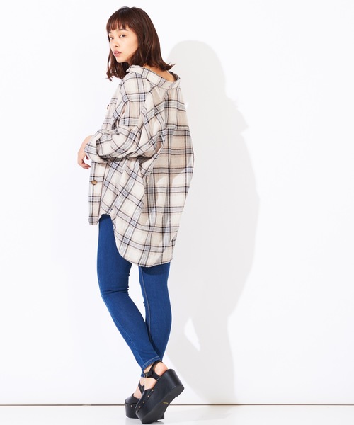 WEGO(ウィゴー)の「WEGO/デイリーハイウエストスキニーパンツ(デニムパンツ・レディース・ダークインディゴブルー/ブラック/インディゴブルー・LARGE/X-SMALL/SMALL/MEDIUM)」の13枚目の写真